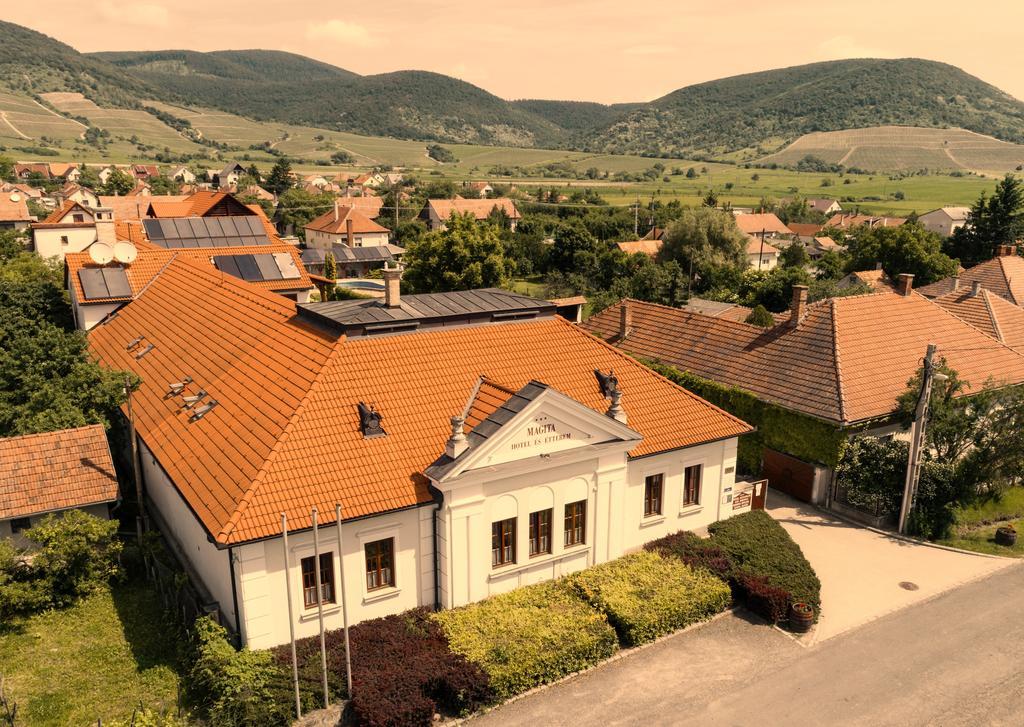 Magita Hotel Basko Exterior foto